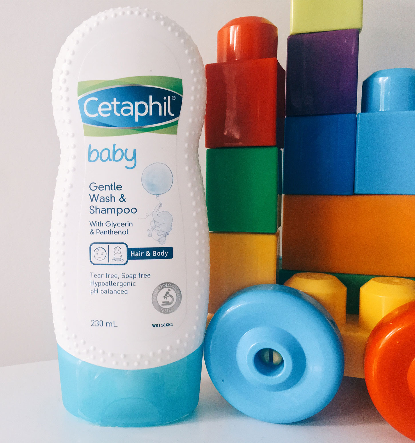Sữa tắm gội Cetaphil Baby 230ml cho bé từ sơ sinh và da nhạy cảm